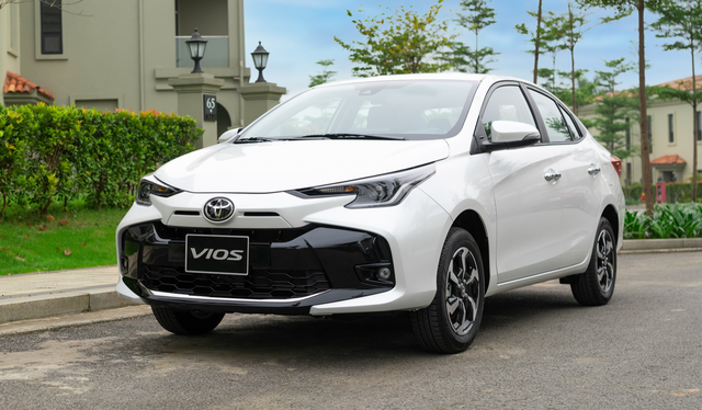 Toyota Vios mới mà cũ, có đủ sức hấp dẫn để đòi lại ngôi vương doanh số?